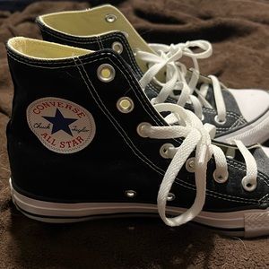 NWOT Black Hightop Converse Women’s size 7